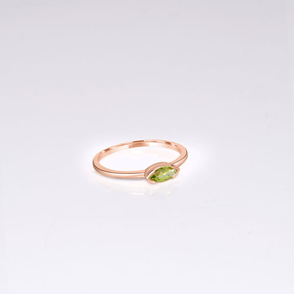 Minimalist peridot 14k rose gold ring